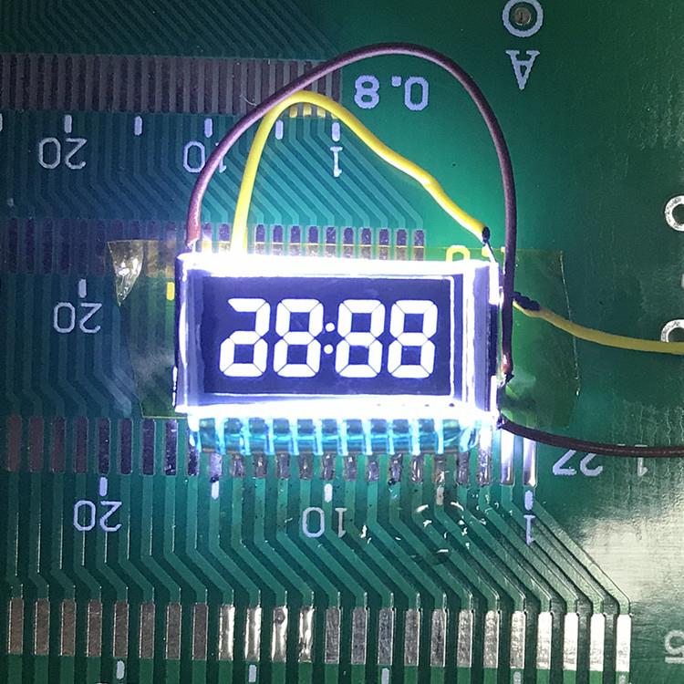 LCD zaslon z zelo majhnim črnim segmentom